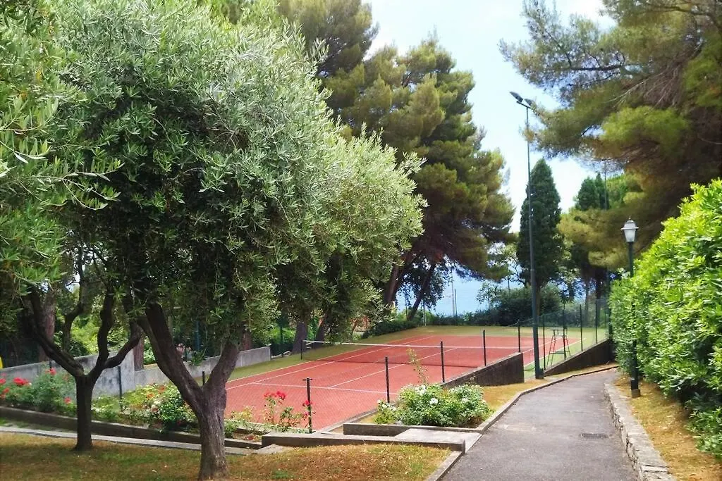 Casaviva - Beautiful Bilo With Shared Pool In Genova Nervi-1