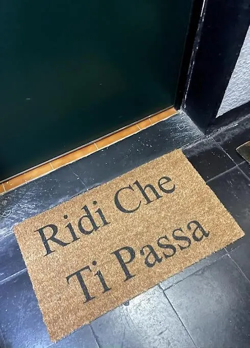 Ridi Che Ti Passa In Vico Lavagna-1