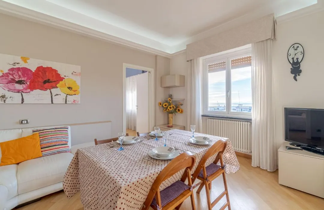 Guesthost - Seaview & Balcony Apartment-1