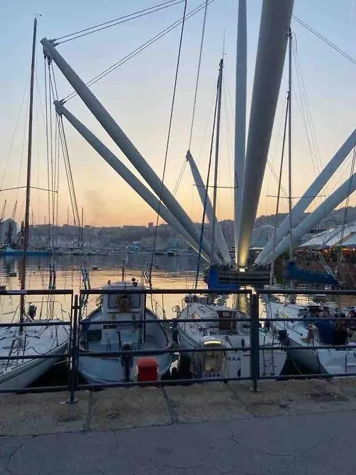 La Finestra sul cielo del porto antico di Genova-1
