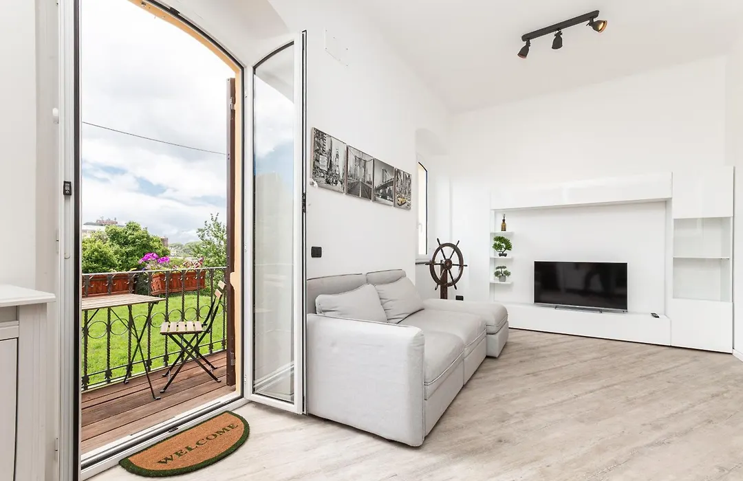 Spacious 3-Bedroom Apartment - 10 Min To City Center & 5 Min To Gaslini Hospital By Car-1
