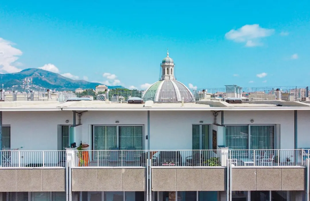 Attici con terrazza vista mare e parcheggio grande-1
