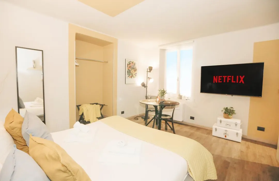 Next To Center - 1G Wifi - Netflix - Self Check-In-1