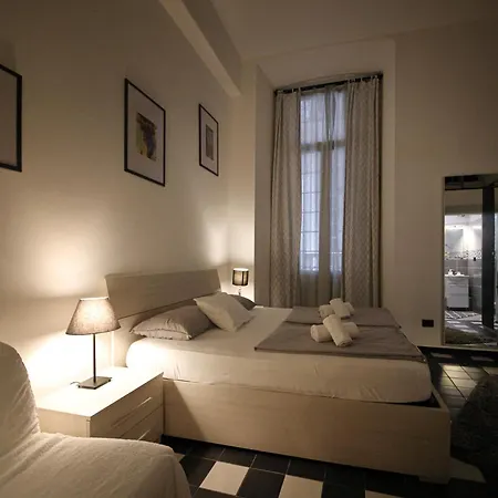 Nik Rooms-3