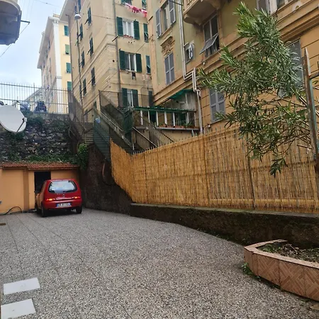 Ampio appartamento con 2 posti auto e cortile-3