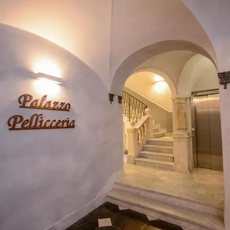 Attico Centro con terrazza e jacuzzi e parcheggio privati-2
