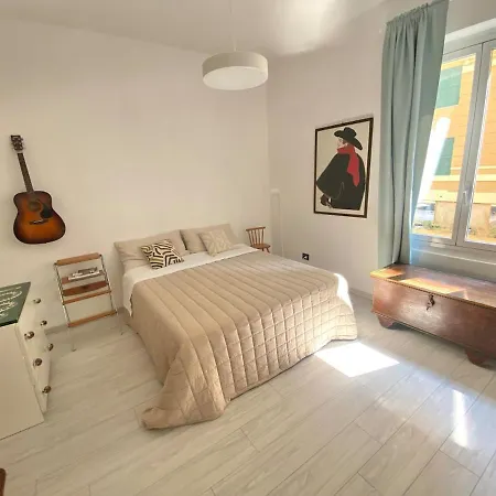 Chill And Cozy Stay Near Brignole-3