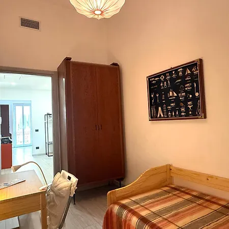 Chill And Cozy Stay Near Brignole-2