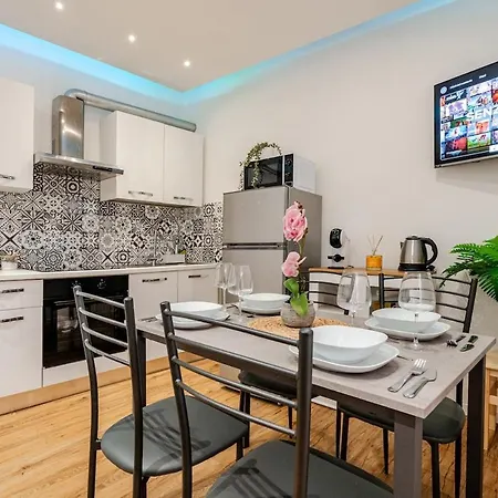 Stazione-2 Bedroom-10' Aquarium-3