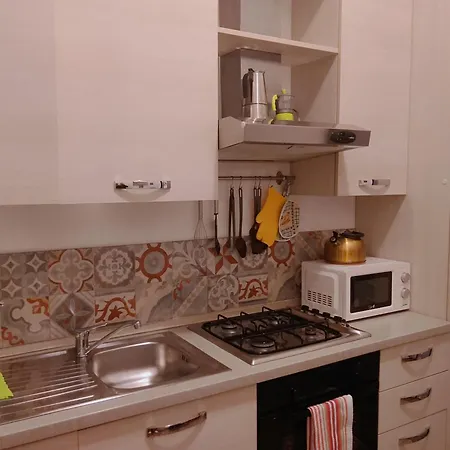 Wow Home - 175 mq - posteggio privato - davanti porto traghetti - fino a 10 posti letto-3