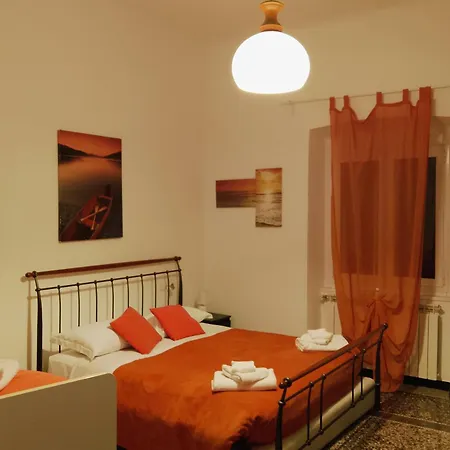 WOW HOME 2 - 175 mq - posteggio privato - davanti porto traghetti - fino a 10 posti letto - balcone-2