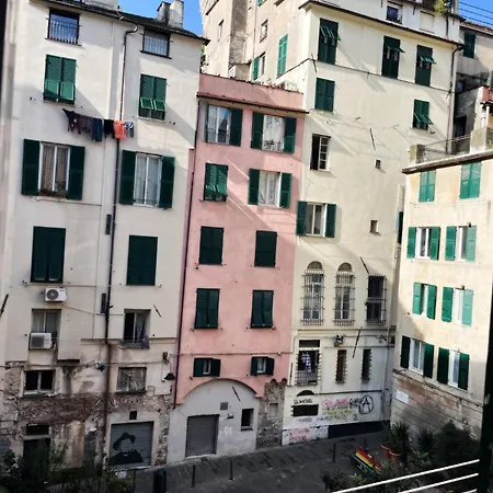 Rosa Homes THE RED - Centro Storico, Acquario&Porto Antico - 2 bedrooms, air conditioning-3