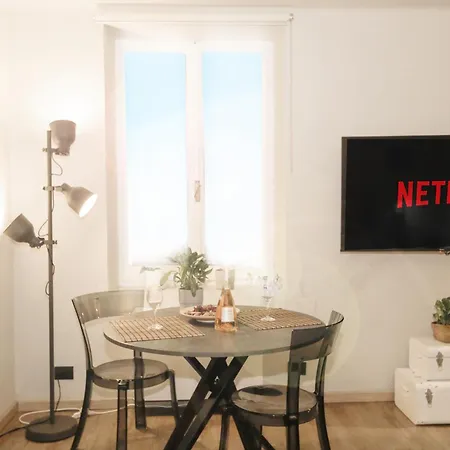 Next To Center - 1G Wifi - Netflix - Self Check-In-3