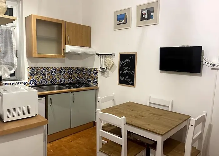 Appartamento Ridi Che Ti Passa In Vico Lavagna Genova