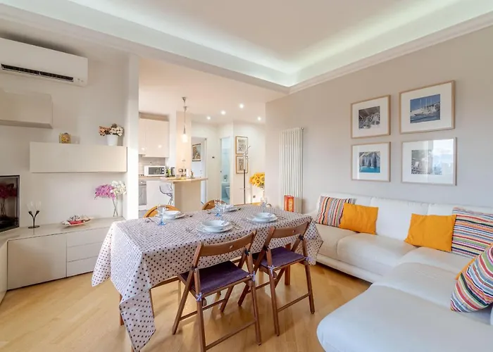 Guesthost - Seaview & Balcony Apartment Genova