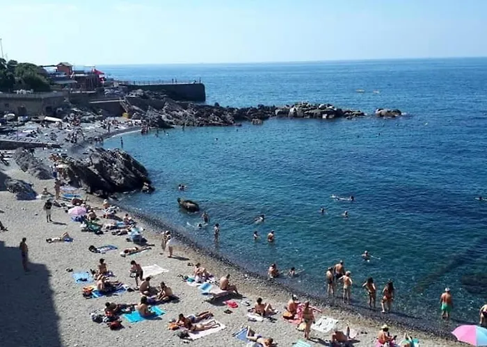 casetta sopra il mare Genova