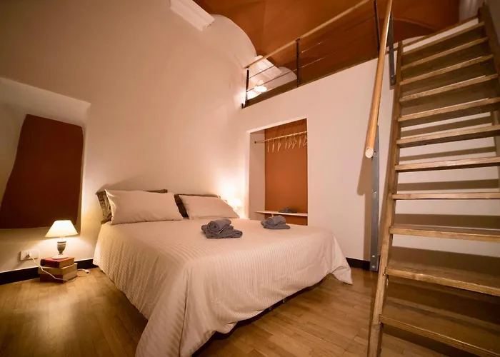 La Loggia Delle Regine Historic Center Apartment In A Period Building, Facing The Aquarium With Wi Fi And Ac Genova