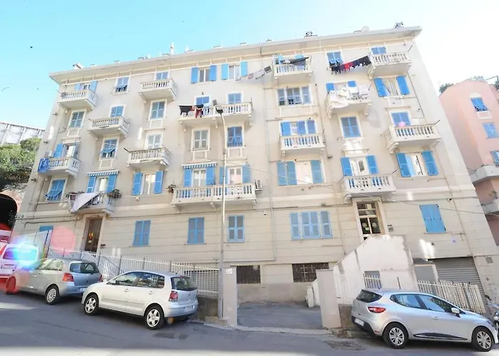 Lauretta: Appartamento adiacente metro Genova
