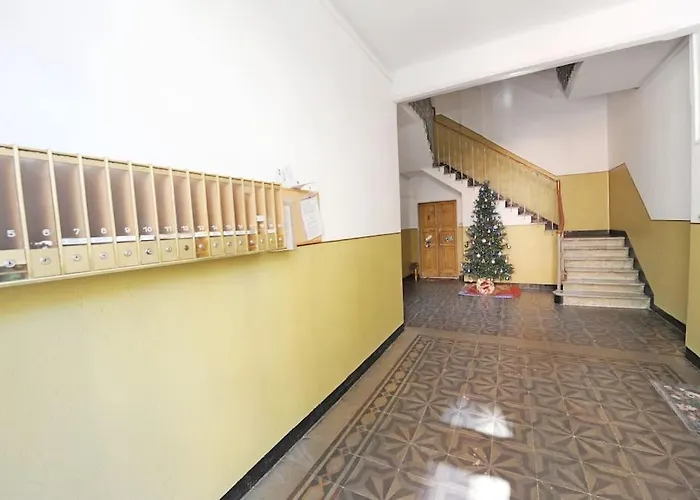 Lauretta: Appartamento adiacente metro Genova