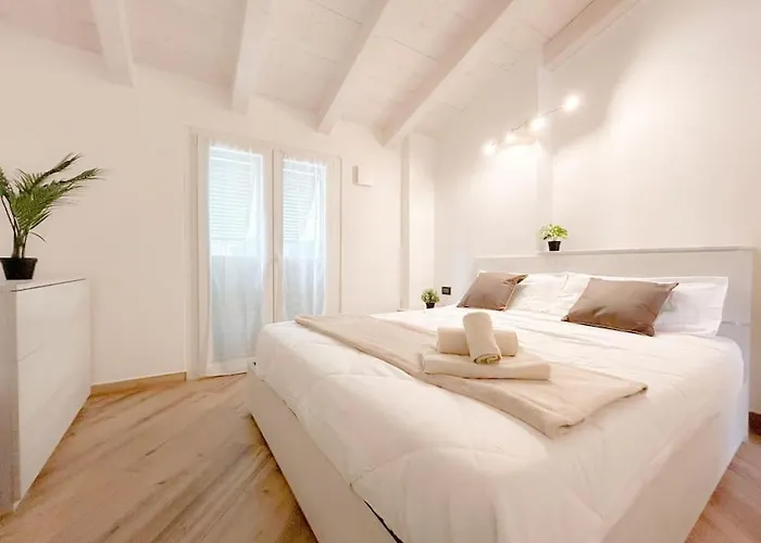 Elegante Suite Via Sestri - Airport - Wifi Genova