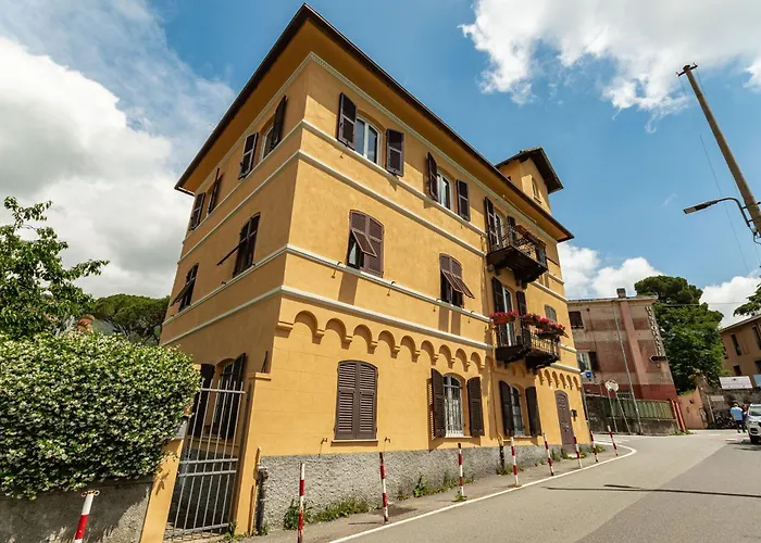 Spacious 3-Bedroom Apartment - 10 Min To City Center & 5 Min To Gaslini Hospital By Car Genova