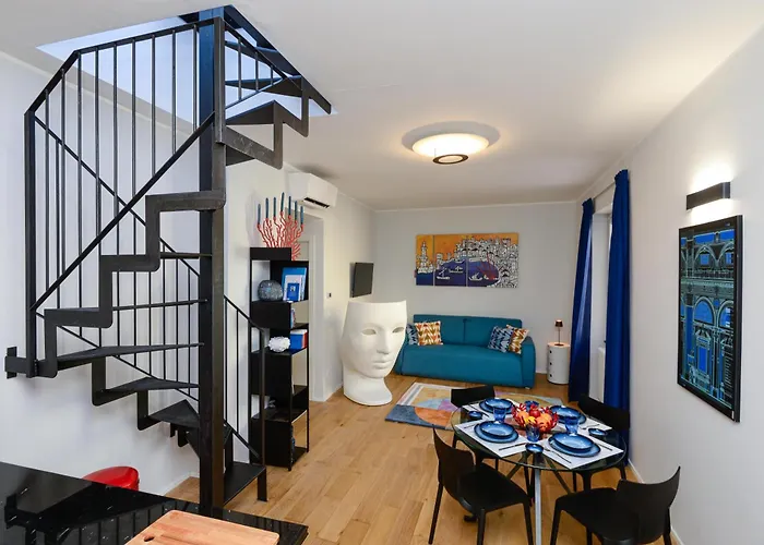 Appartamento Attico Centro con terrazza e jacuzzi e parcheggio privati Genova