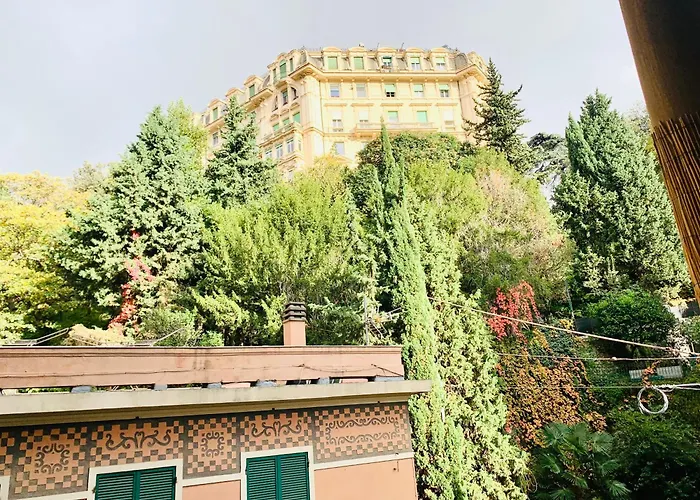 A due passi dal centro 2 camere matrimoniali Wifi Genova