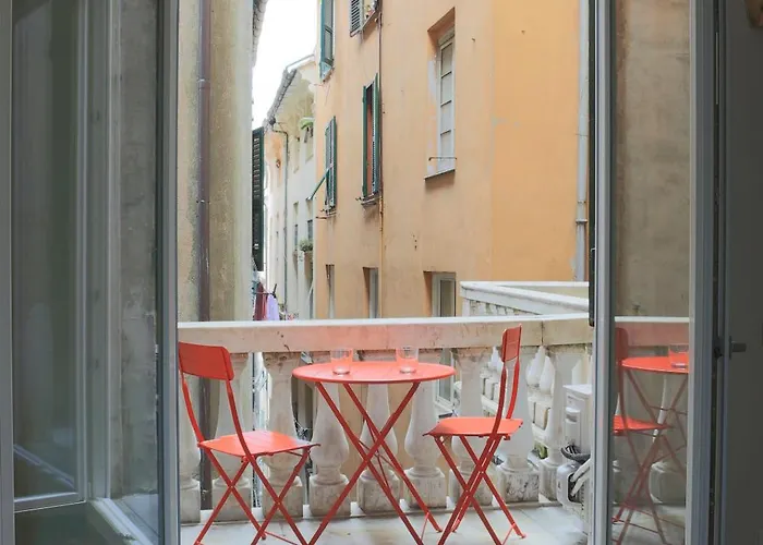 Renovated Apartment With Balcony In San Lorenzo - With Elevator Genova