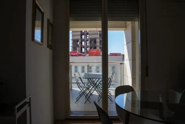 Appartamento Grande monolocale con parcheggio interrato incluso Genova