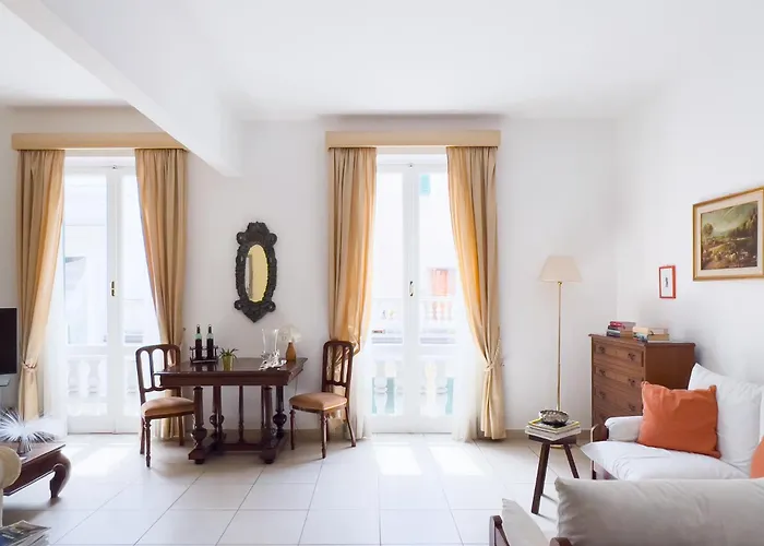 Queen Elena Luxury Apartment Genova