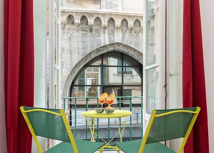 Appartamento Quadrilocale a 50 passi dal Duomo, Primo piano Nobile Genova