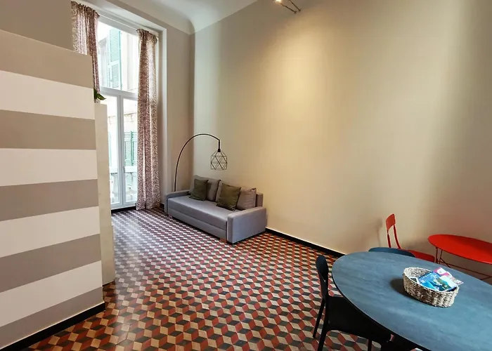 Renovated Apartment With Balcony In San Lorenzo - With Elevator Genova