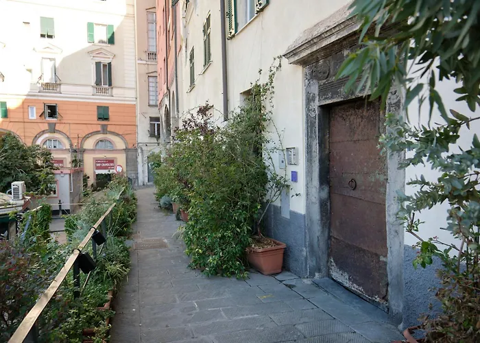 Cavour La Città Vecchia Genova