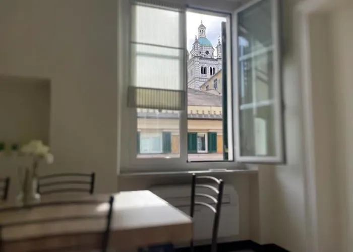 Appartamento C moderno soleggiato vista cattedrale Genova