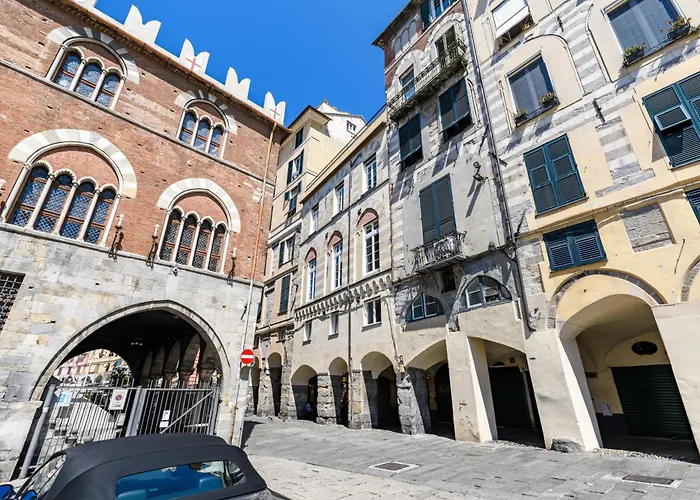 History And Design Apartment Facing The Old Port Genova