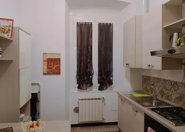 Wow Home - 175 mq - posteggio privato - davanti porto traghetti - fino a 10 posti letto Genova