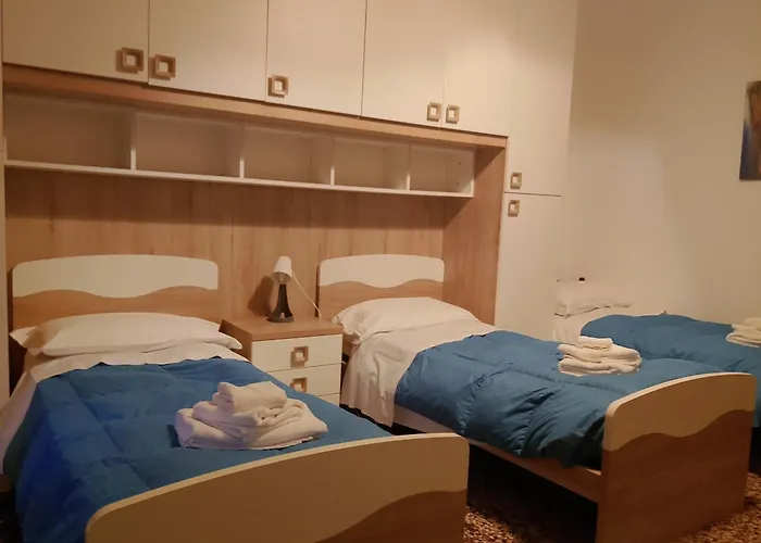 Wow Home - 175 mq - posteggio privato - davanti porto traghetti - fino a 10 posti letto Genova
