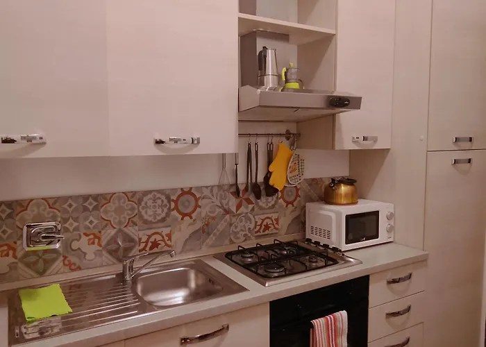 Wow Home - 175 mq - posteggio privato - davanti porto traghetti - fino a 10 posti letto Genova
