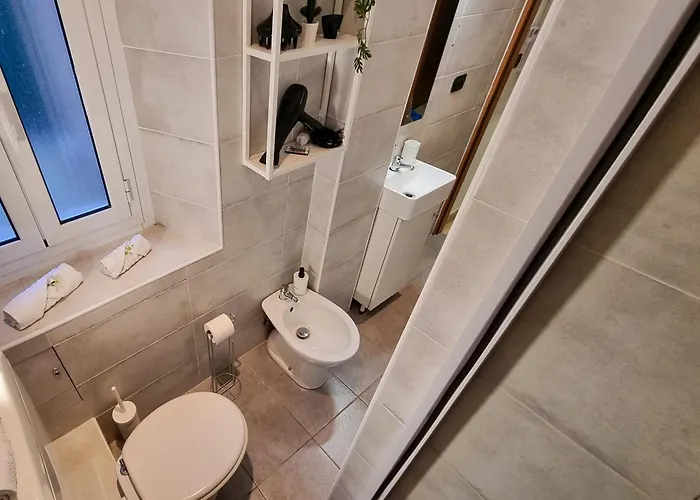 Portside Inn - Family-Friendly, Near Aquarium, Terminal, Station, City Center Genova